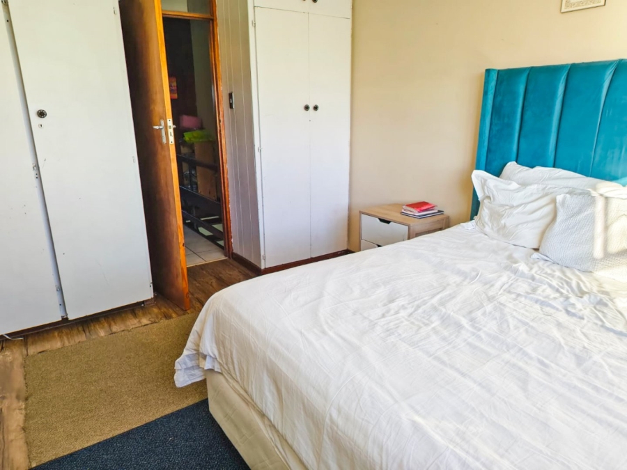 To Let 2 Bedroom Property for Rent in Loevenstein Western Cape